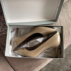 Rockport heels in taupe. Size 8.5 brand new never worn